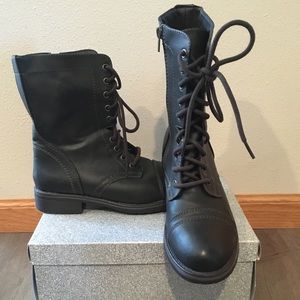 Combat boots